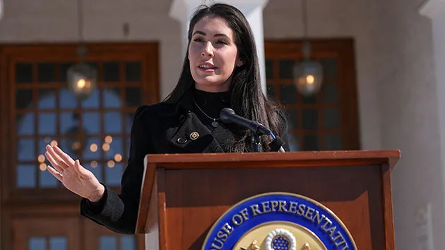 Bipartisan US Lawmakers Introduce Bill to Bring Foreign-Backed Social Media Influencers Under FARA