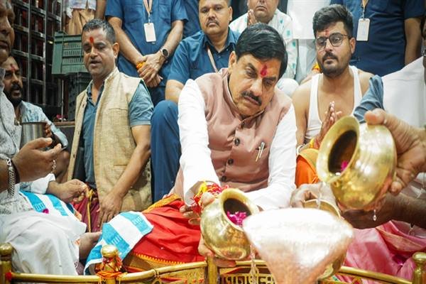 CM Dr. Yadav Performs Panchamrit Abhishek of Shri Angareshwar Mahadev