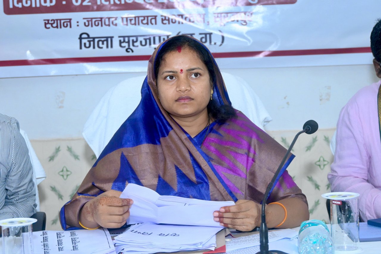 Minister Laxmi Rajwade Reviews Progress of Government Schemes at Block-Level Meetings in Surajpur and Bhaiyathan