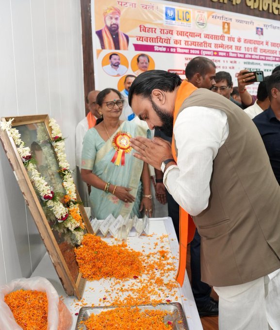 Chief Minister Pays Tribute to Former Chief Minister Late Dara Singh Prasad Rai on His Birth Anniversary