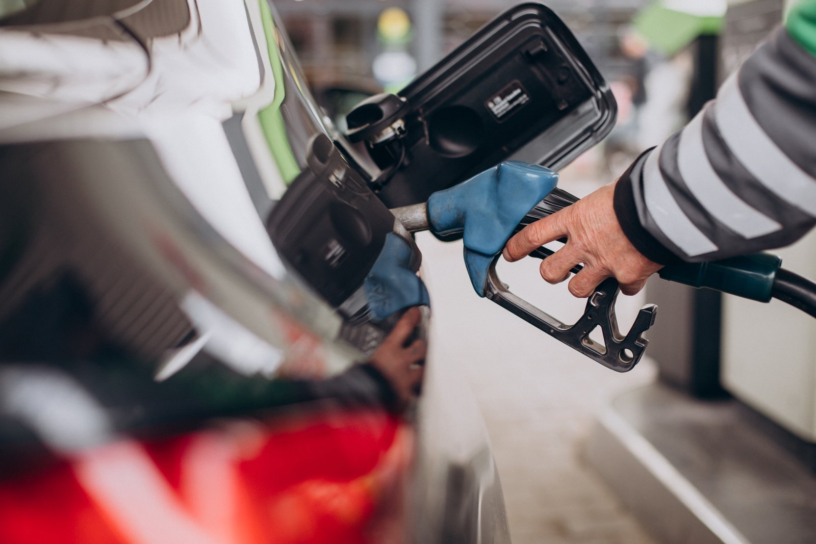 Iran Doubles Gasoline Price for Heavy Users Amid Economic Strain