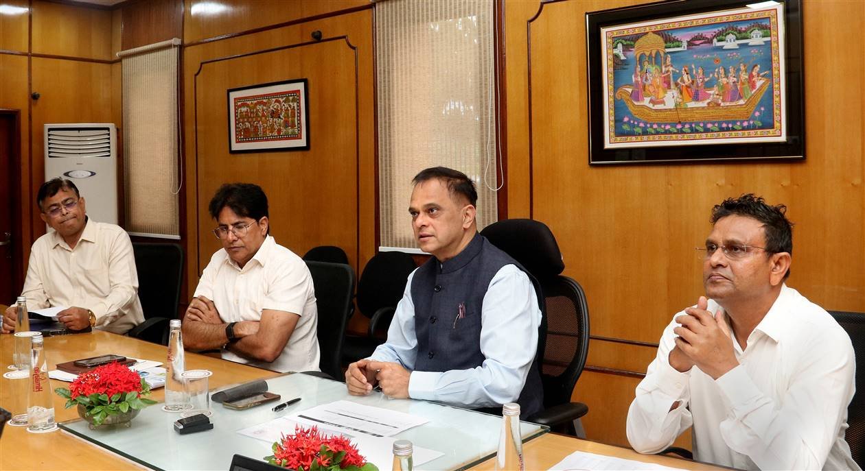 Chief Secretary Reviews Pannadhay Bal Gopal Scheme, Directs Faster Distribution in Low-Supply Districts