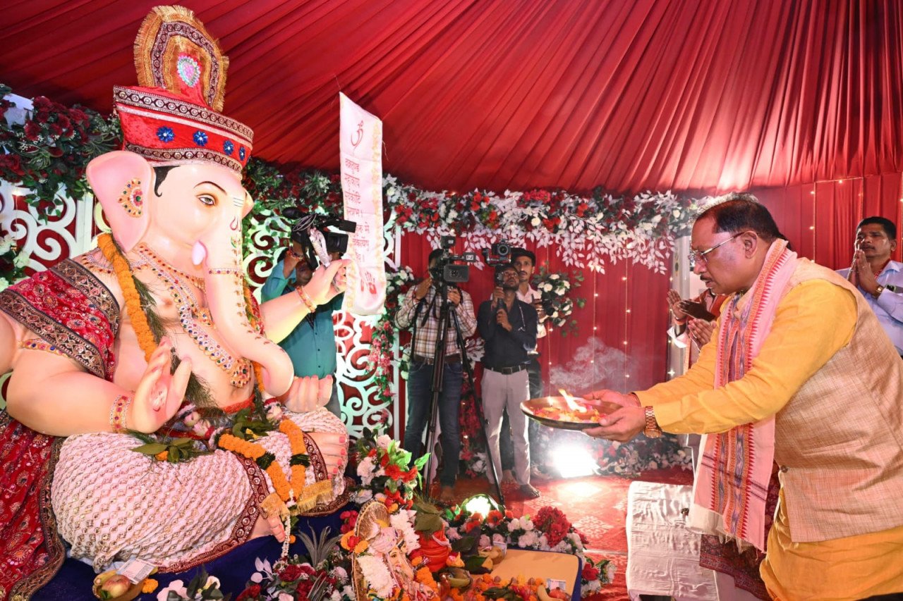 Chief Minister Vishnu Deo Sai Performs Ganapati Sthapana and Puja with Family
