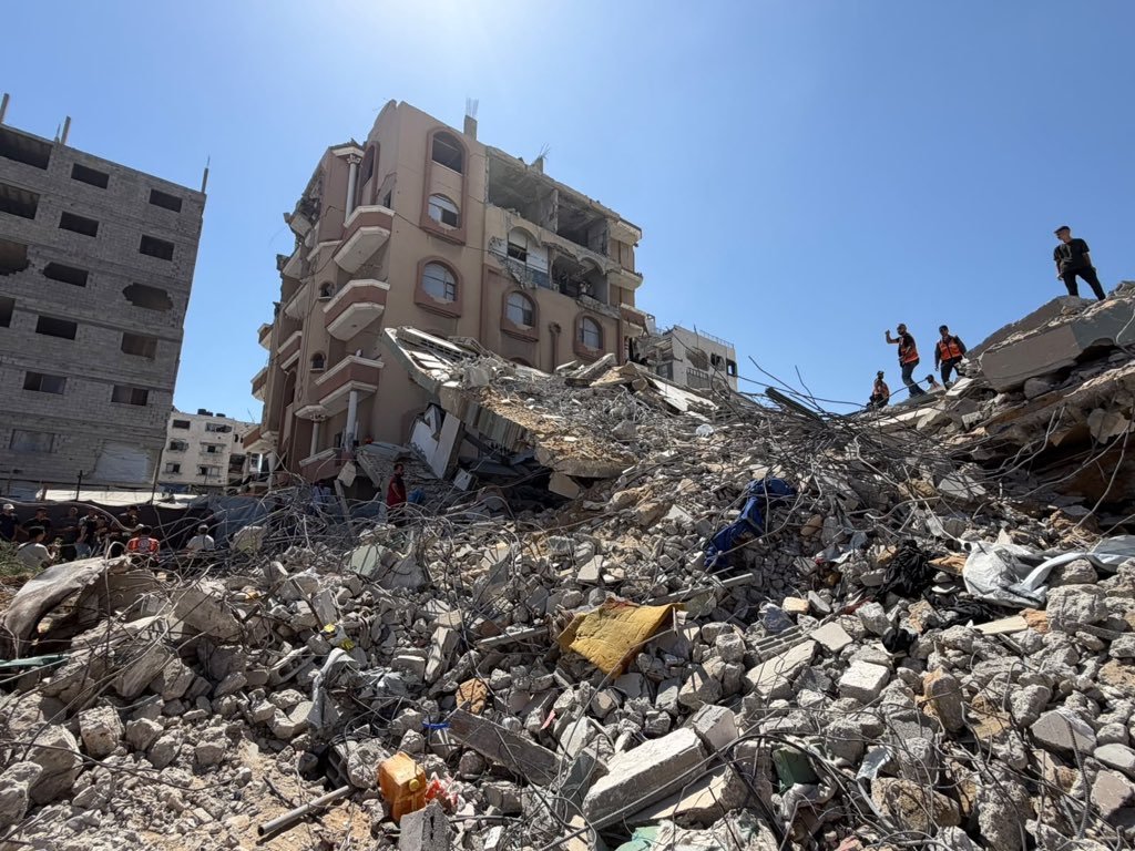 Gaza Building Collapse Kills 21, Including 11 Children; Over 25 Injured