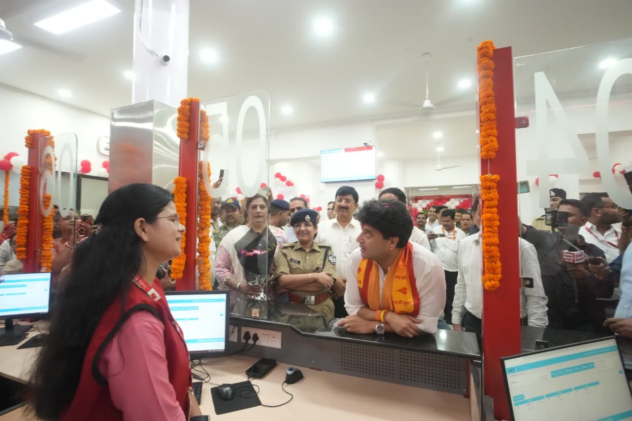 Union Minister for Communications Jyotiraditya M. Scindia Inaugurates Renovated Guna Head Post Office in Madhya Pradesh