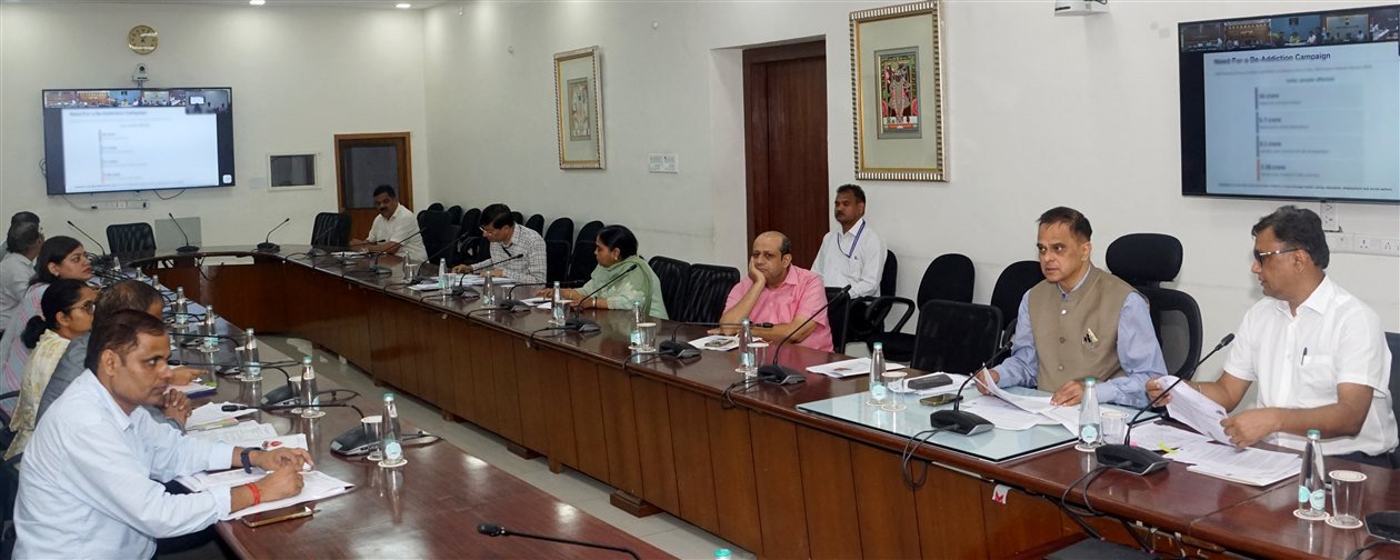 Complete preparations on time for successful implementation of programmes under Nasha Mukt Bharat Abhiyaan: Chief Secretary