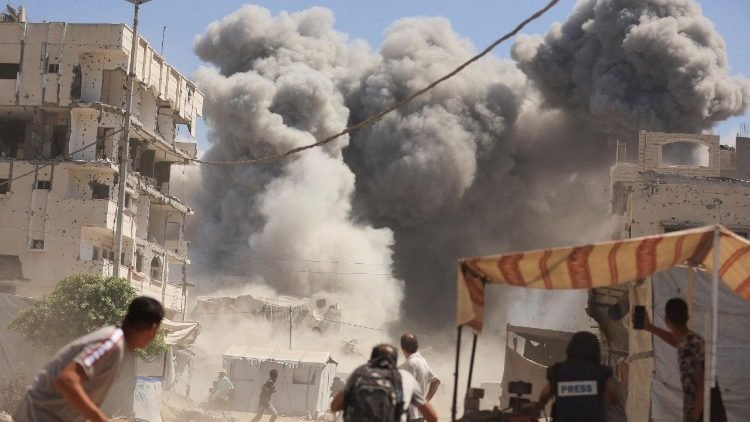 Israeli Air Strike in Gaza City Kills Palestinian, Injures Several Others