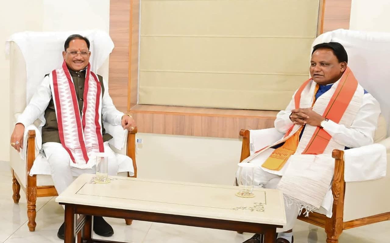 Chhattisgarh CM Vishnu Deo Sai Pays Courtesy Visit to Odisha CM Mohan Charan Majhi