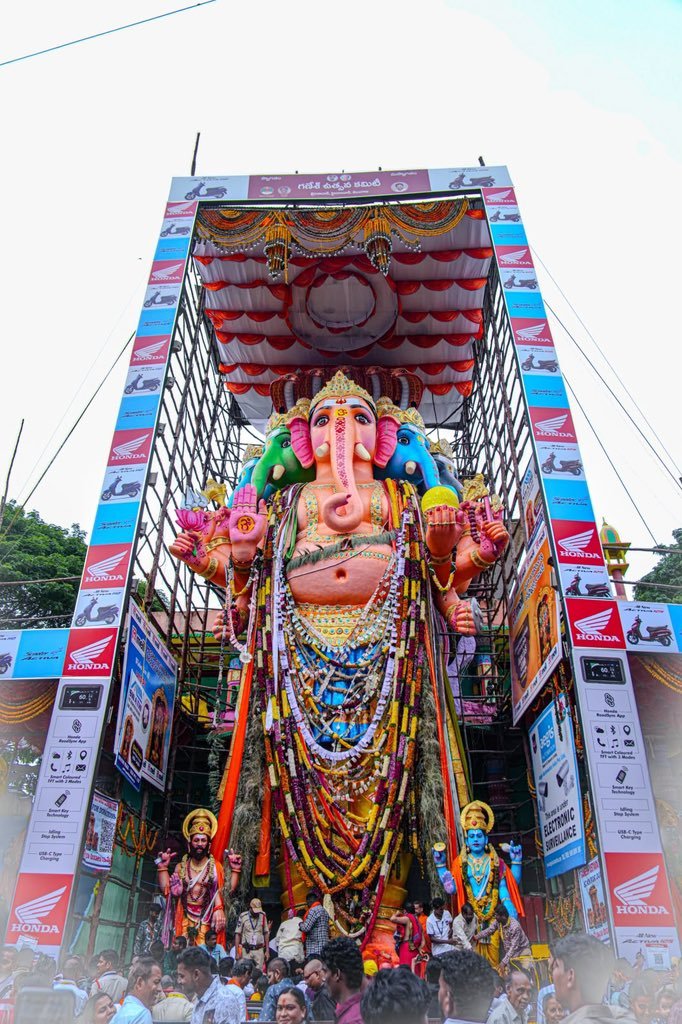Hyderabad Ganesh Immersion Procession Underway Amid Massive Security Deployment