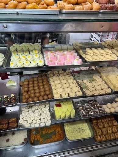 Sweet shop owners will determine the "use by" date on sweets