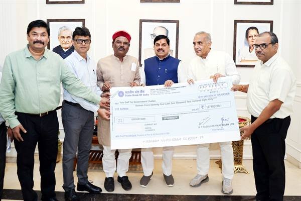CM Dr. Yadav Receives ₹16.74 Cr Dividend from Forest Development Corporation