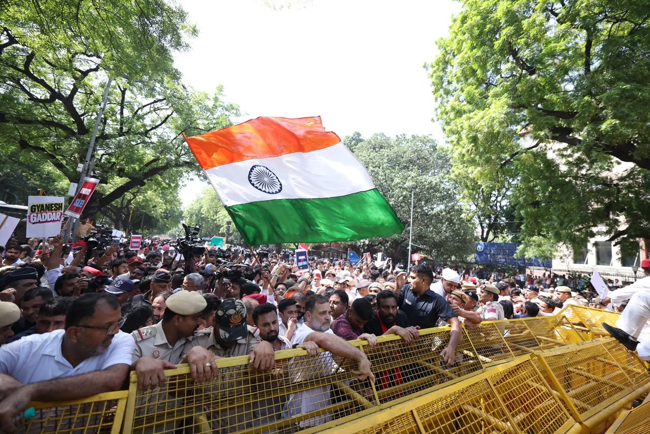 Rahul Gandhi Says 300 MPs Stopped From Meeting Election Commission