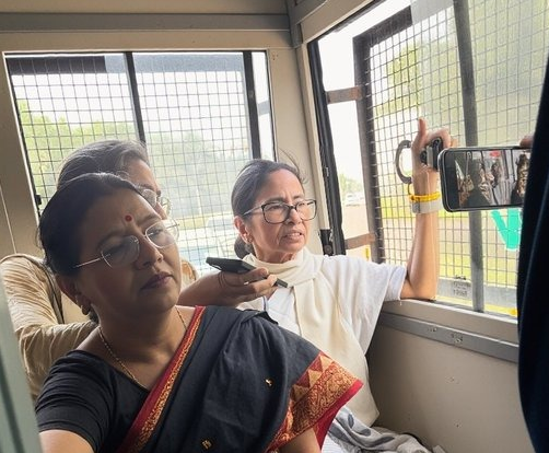 Mamata Banerjee, Arvind Kejriwal and Pinarayi Vijayan Detained During Delhi Protest Against CEC