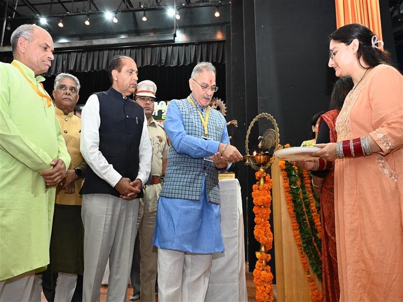 Governor calls for stronger link between science, innovation and society