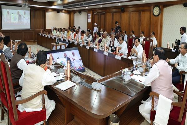 Cabinet Unanimously Resolves to Build ‘Aatmanirbhar Bharat’ and ‘Viksit MP by 2047