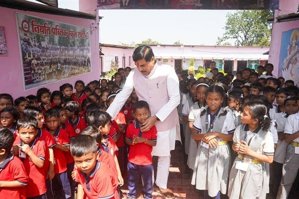 CM Dr. Yadav Stops His Convoy to Visit School