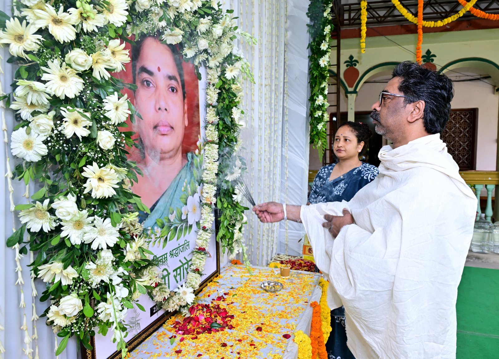Jharkhand CM Hemant Soren Pays Tribute to Late Mother, Reviews Funeral Arrangements