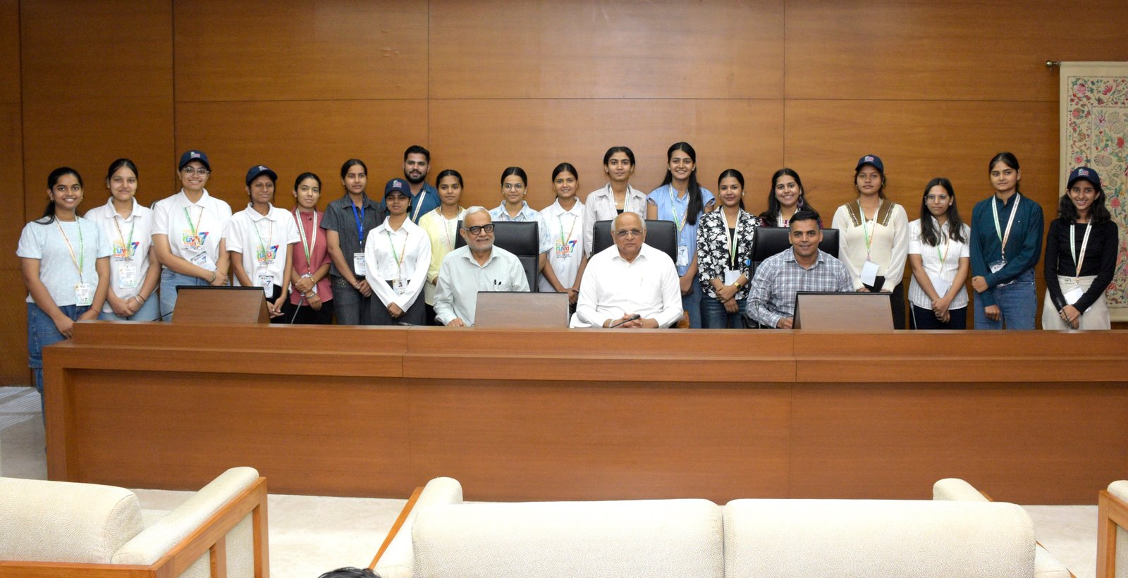 Student Delegation from Chandigarh Paid a Courtesy Visit to CM Shri Bhupendra Patel in Gandhinagar
