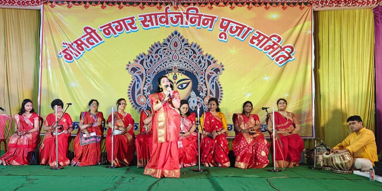 Cultural Programmes Begin at Gomti Nagar Durga Puja Pandal, Devotional Songs Enthrall Devotees