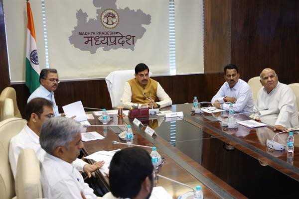 CM Dr. Yadav Calls for Priority Water Management in 12 Low-Rainfall Districts