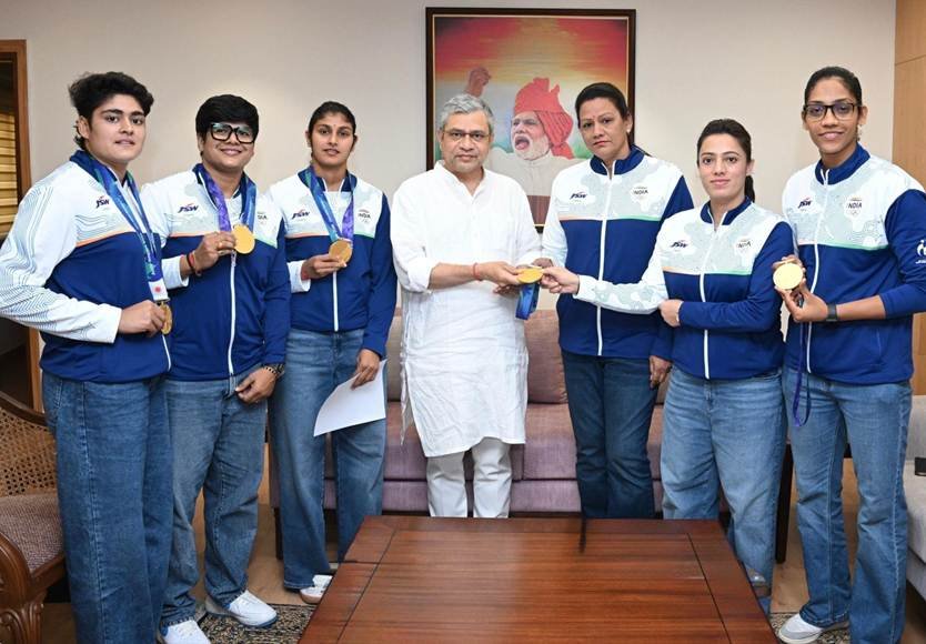 Ashwini Vaishnaw Meets Asian Games 2026 Gold Medal-Winning Indian Women’s Kabaddi Team at Rail Bhawan