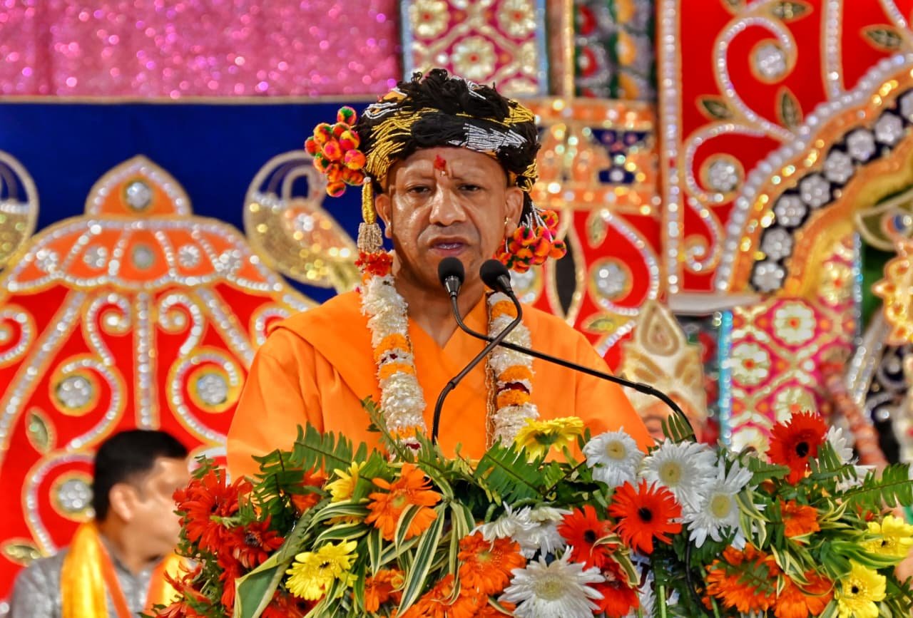 Gorakshpeethadhishwar’s Vijayadashami Procession Radiates Spiritual Grandeur in Gorakhpur