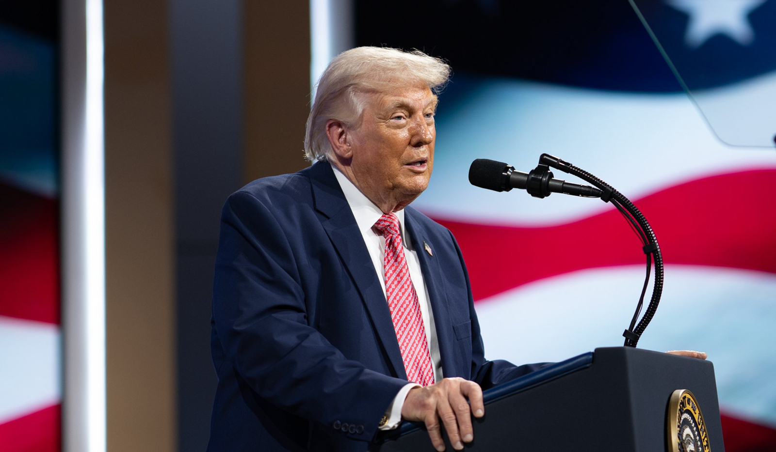Trump Weighs Escalation or Economic Pressure to End Iran Conflict