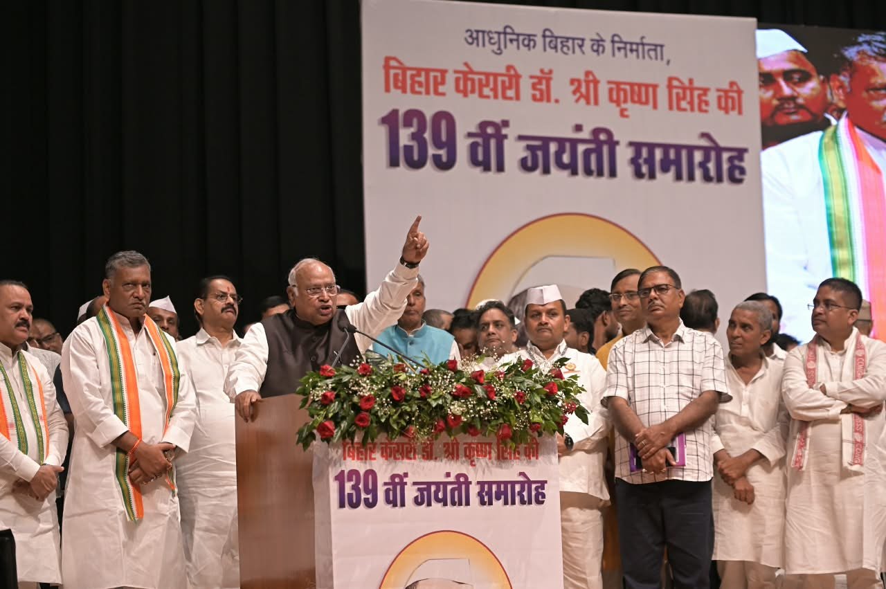 BJP Leader Files Police Complaint Against Mallikarjun Kharge Over Remark on PM Modi’s Father