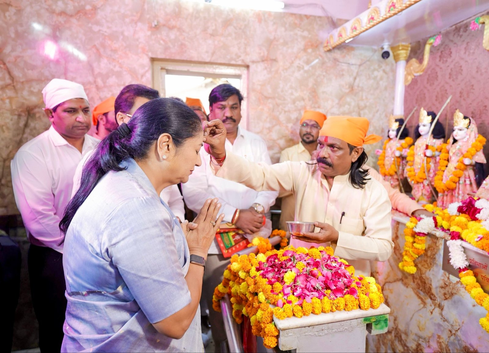 CM Rekha Gupta Offers Prayers at National Ancient Valmiki Temple and Ashram on Maharishi Valmiki Ji’s Prakatotsav