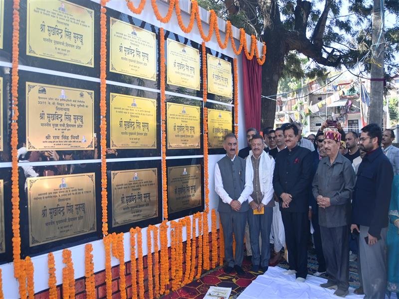 Chief Minister inaugurates, lays foundation stones for development projects worth Rs. 206.32 crore in Kullu and Banjar assembly constituencies