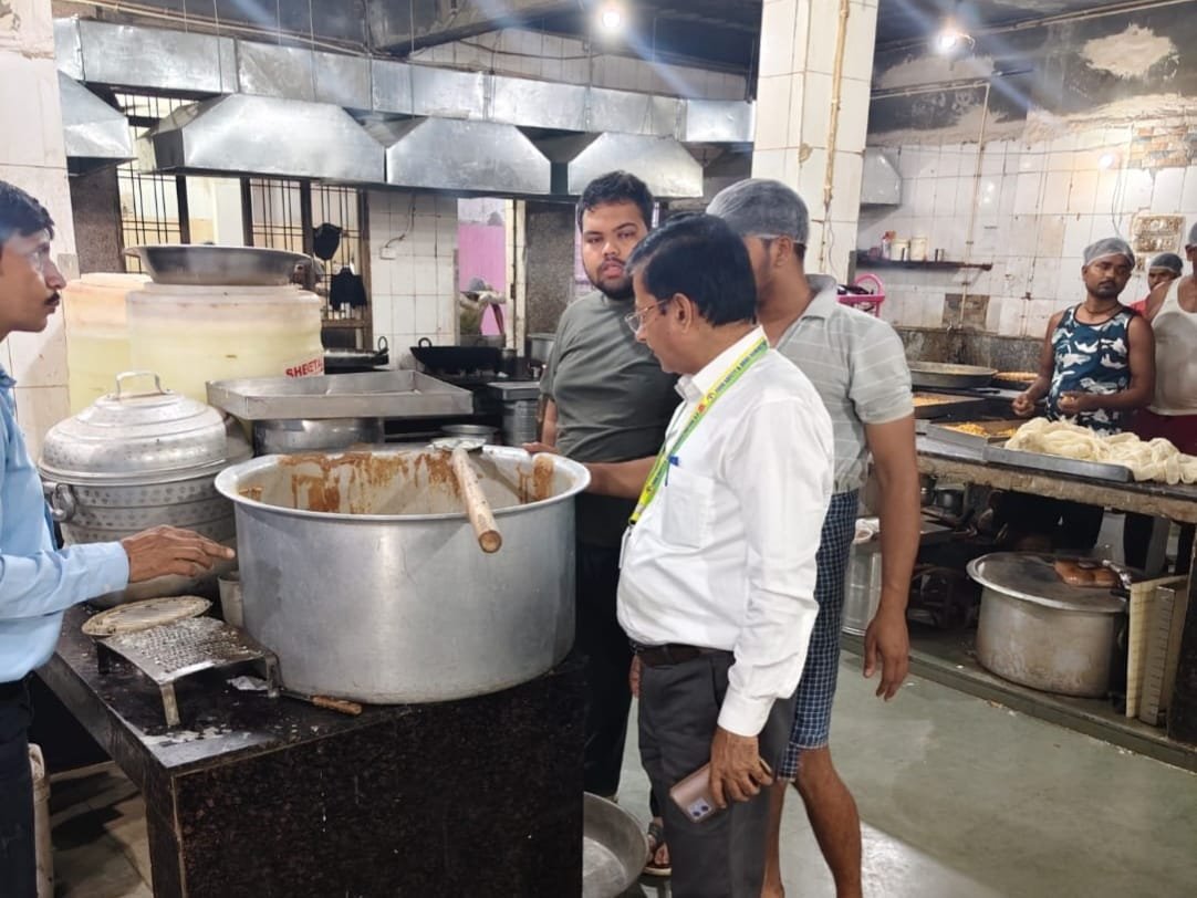Impact of the "Shuddh Hi Shubh Hai" campaign: Improvement seen in lucknow's sweets business, establishments extend full cooperation during inspections