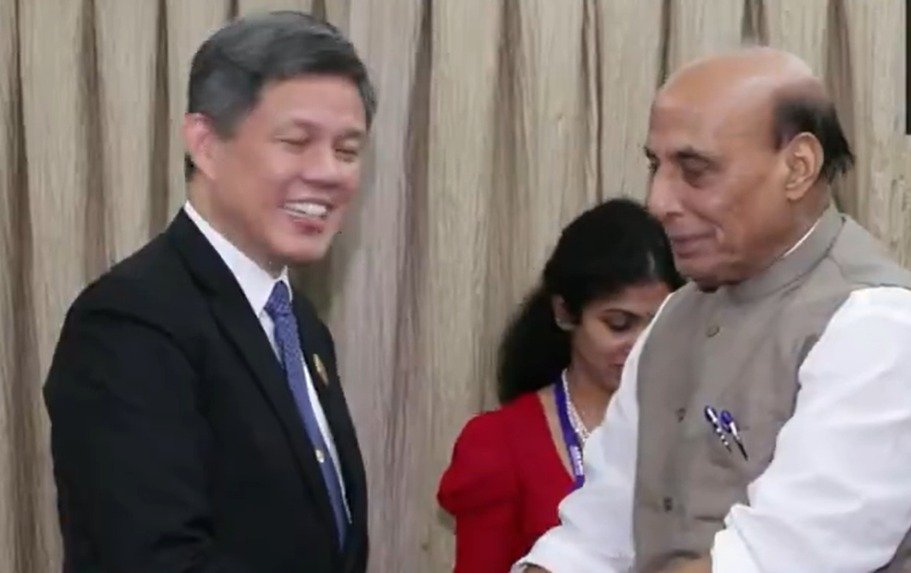Raksha Mantri holds bilateral talks with Defence Minister of Singapore on the sidelines of 13th ADMM-Plus