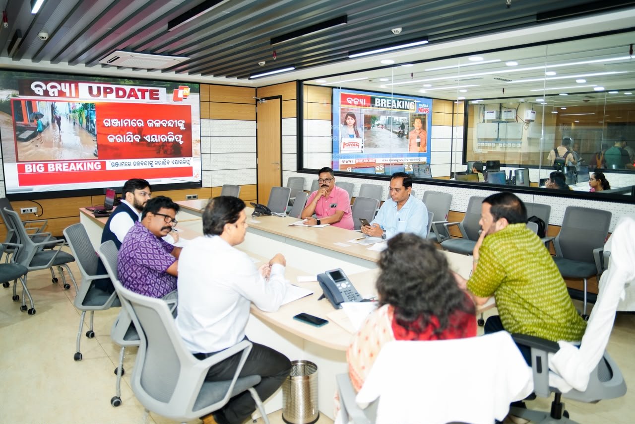 Revenue Minister Reviews Flood Situation Arising from Continuous Heavy Rainfall Under the Influence of Cyclone ‘Arnab’