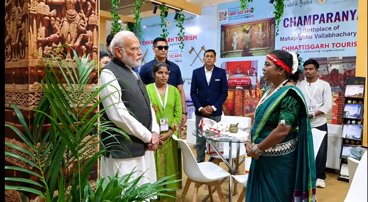 Chhattisgarh Woman Entrepreneur Heena Meets Prime Minister Narendra Modi