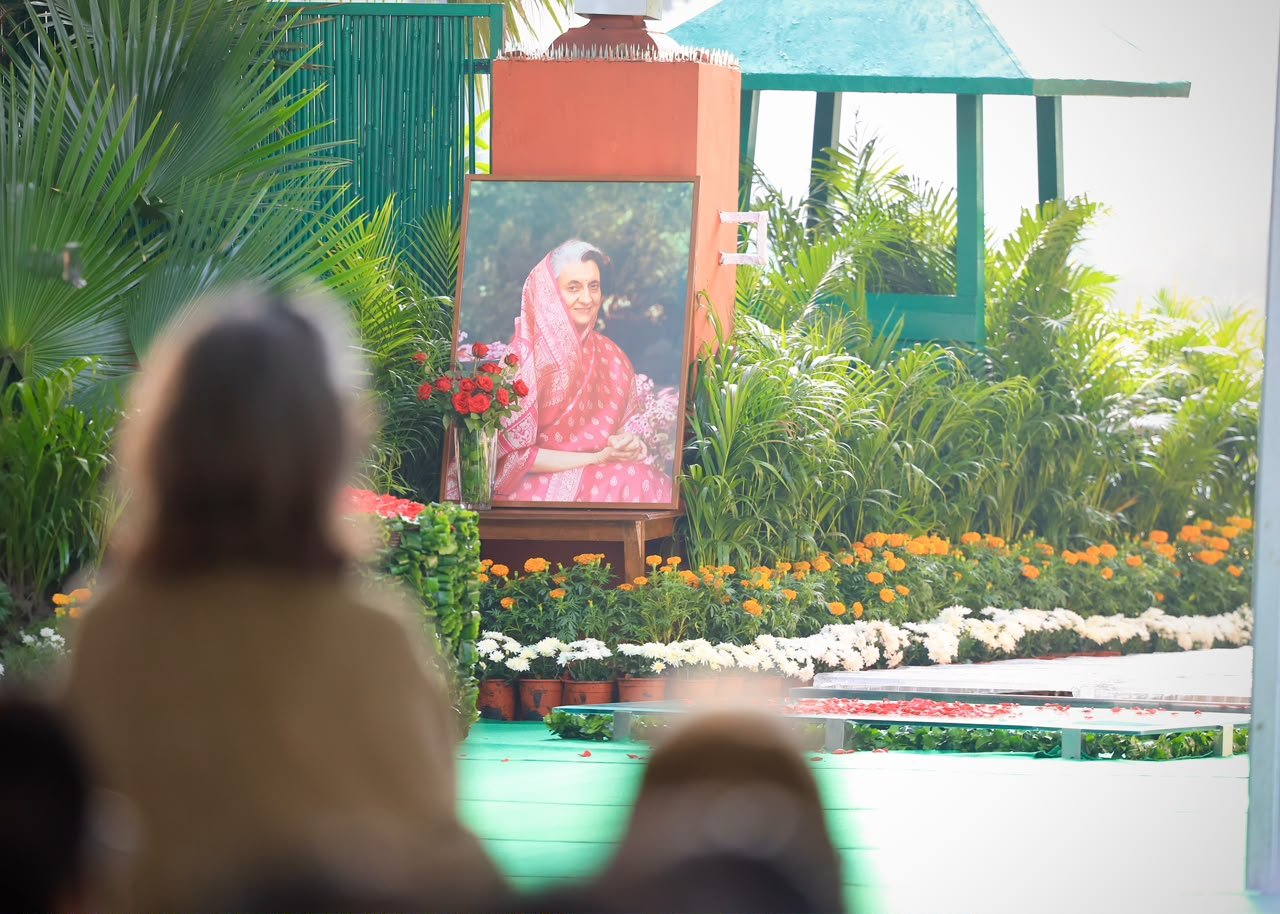 Congress Leaders Pay Tribute to Indira Gandhi on Her Death Anniversary at Shakti Sthal
